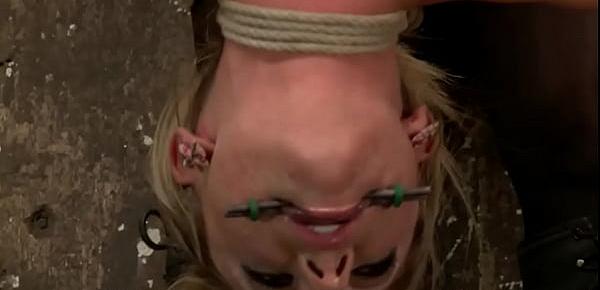  bound blonde toyed and vibed in the air